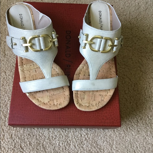 donald pliner leanne sandal